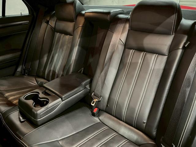 クライスラー・３００ ３００Ｓ　純正ナビ　フルセグＴＶ　Ｂｌｕｅｔｏｏｔｈ　バックカメラ　　フォグ　純正２０インチＡＷ　黒レザーシート　電動シート　シートヒーター　レーダークルーズ　クリアランスソナー　ドラレコ　スマートキー　ＥＴＣ（67枚目）