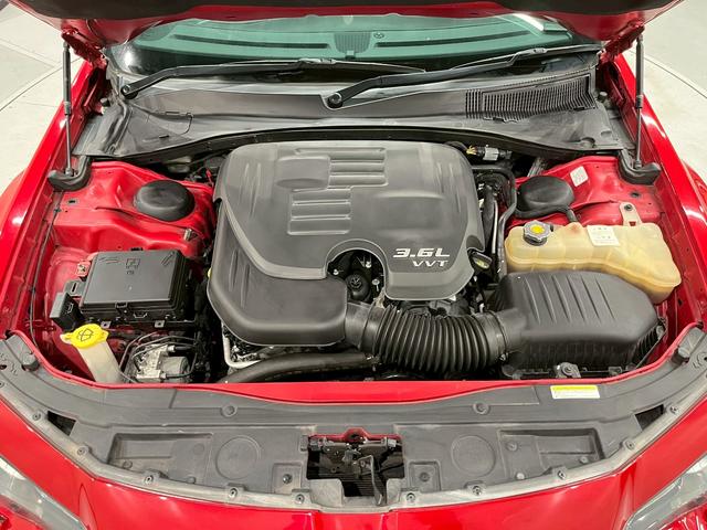 クライスラー・３００ ３００Ｓ　純正ナビ　フルセグＴＶ　Ｂｌｕｅｔｏｏｔｈ　バックカメラ　　フォグ　純正２０インチＡＷ　黒レザーシート　電動シート　シートヒーター　レーダークルーズ　クリアランスソナー　ドラレコ　スマートキー　ＥＴＣ（68枚目）