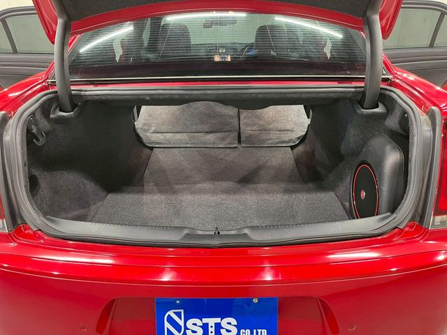 クライスラー・３００ ３００Ｓ　純正ナビ　フルセグＴＶ　Ｂｌｕｅｔｏｏｔｈ　バックカメラ　　フォグ　純正２０インチＡＷ　黒レザーシート　電動シート　シートヒーター　レーダークルーズ　クリアランスソナー　ドラレコ　スマートキー　ＥＴＣ（70枚目）