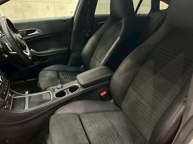 ＣＬＡクラス シューティングブレーク ＣＬＡ１８０　シューティングブレーク　スポーツ　レーダーセーフティＰＫＧ　純正ナビ　ＤＴＶ　ＢＴ接続　バックカメラ　ＨＩＤヘッドライト　パワーバックドア　純正１８インチＡＷ　ハーフレザーシート　シートヒーター　レーダークルーズ　キーレスゴー　ＥＴＣ（53枚目）