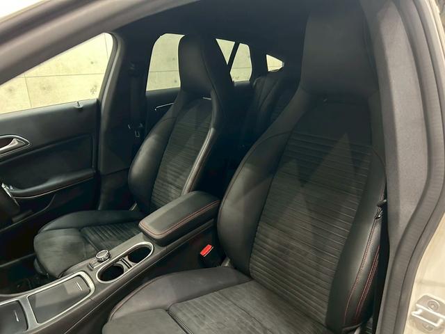 ＣＬＡクラス シューティングブレーク ＣＬＡ１８０　シューティングブレーク　スポーツ　レーダーセーフティＰＫＧ　純正ナビ　ＤＴＶ　ＢＴ接続　バックカメラ　ＨＩＤヘッドライト　パワーバックドア　純正１８インチＡＷ　ハーフレザーシート　シートヒーター　レーダークルーズ　キーレスゴー　ＥＴＣ（54枚目）