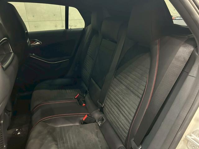 ＣＬＡクラス シューティングブレーク ＣＬＡ１８０　シューティングブレーク　スポーツ　レーダーセーフティＰＫＧ　純正ナビ　ＤＴＶ　ＢＴ接続　バックカメラ　ＨＩＤヘッドライト　パワーバックドア　純正１８インチＡＷ　ハーフレザーシート　シートヒーター　レーダークルーズ　キーレスゴー　ＥＴＣ（60枚目）
