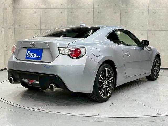 ８６ スタイルＣｂ　純正ナビ　フルセグＴＶ　Ｂｌｕｅｔｏｏｔｈ　バックモニター　ＨＩＤヘッドライト　フォグ　純正１７インチアルミ　ハーフレザーシート　革巻きステア　パドルシフト　スマートキー　ＥＴＣ　実走行１．７万キロ台（14枚目）