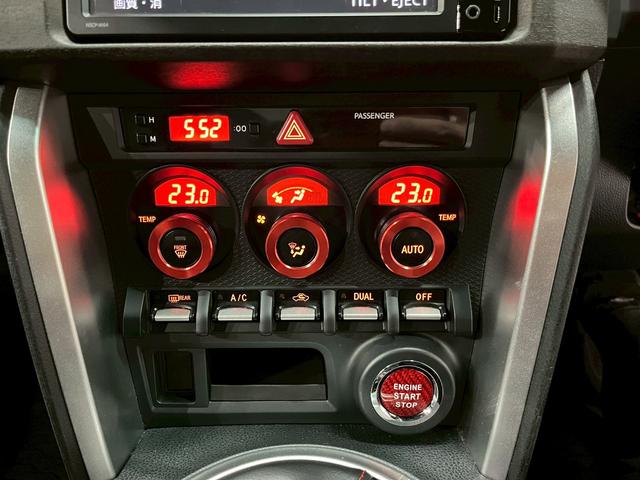 ８６ スタイルＣｂ　純正ナビ　フルセグＴＶ　Ｂｌｕｅｔｏｏｔｈ　バックモニター　ＨＩＤヘッドライト　フォグ　純正１７インチアルミ　ハーフレザーシート　革巻きステア　パドルシフト　スマートキー　ＥＴＣ　実走行１．７万キロ台（31枚目）