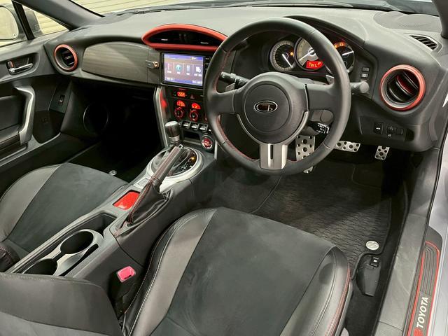 ８６ スタイルＣｂ　純正ナビ　フルセグＴＶ　Ｂｌｕｅｔｏｏｔｈ　バックモニター　ＨＩＤヘッドライト　フォグ　純正１７インチアルミ　ハーフレザーシート　革巻きステア　パドルシフト　スマートキー　ＥＴＣ　実走行１．７万キロ台（40枚目）