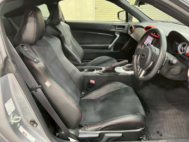 ８６ スタイルＣｂ　純正ナビ　フルセグＴＶ　Ｂｌｕｅｔｏｏｔｈ　バックモニター　ＨＩＤヘッドライト　フォグ　純正１７インチアルミ　ハーフレザーシート　革巻きステア　パドルシフト　スマートキー　ＥＴＣ　実走行１．７万キロ台（41枚目）