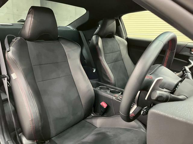 ８６ スタイルＣｂ　純正ナビ　フルセグＴＶ　Ｂｌｕｅｔｏｏｔｈ　バックモニター　ＨＩＤヘッドライト　フォグ　純正１７インチアルミ　ハーフレザーシート　革巻きステア　パドルシフト　スマートキー　ＥＴＣ　実走行１．７万キロ台（42枚目）