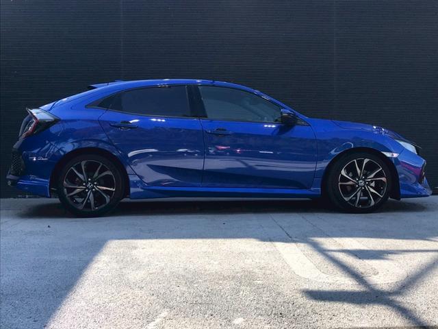 シビック ハッチバック　６速ＭＴ　ＨＫＳマフラー　ＢＬＩＴＺエアインテークパイプ　エアロ　Ｇａｔｈｅｒｓナビ　Ａｐｐｌｅｃａｒｐｌａｙ　Ｂｌｕｅｔｏｏｔｈ　ＴＶ　純正１８ＡＷ　前後ドラレコ　レーダークルーズ　衝突軽減　ＥＴＣ（10枚目）