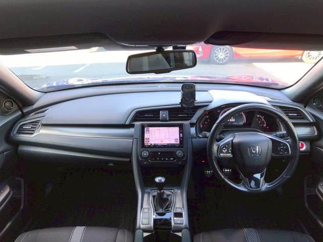 シビック ハッチバック　６速ＭＴ　ＨＫＳマフラー　ＢＬＩＴＺエアインテークパイプ　エアロ　Ｇａｔｈｅｒｓナビ　Ａｐｐｌｅｃａｒｐｌａｙ　Ｂｌｕｅｔｏｏｔｈ　ＴＶ　純正１８ＡＷ　前後ドラレコ　レーダークルーズ　衝突軽減　ＥＴＣ（19枚目）