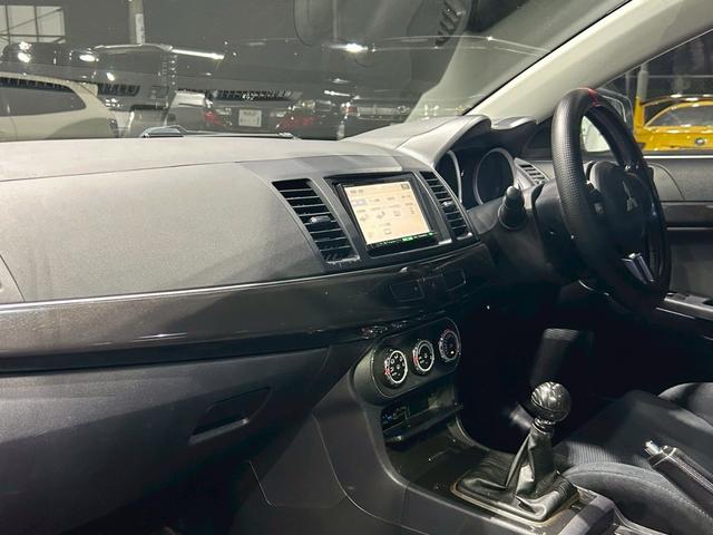 ランサー ＧＳＲエボリューションＸ　５速ＭＴ　大型リアスポイラー　ＲＡＺＯシフトノブ　ＲＥＣＡＲＯシート　社外１８インチＡＷ　ｂｒｅｍｂｏキャリパー　社外ナビ　ＨＩＤヘッドライト　オートライト　電動格納ミラー　スマートキー　ＥＴＣ車載器（39枚目）