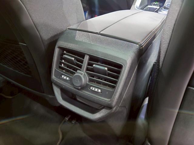 ３００８ ＧＴ　ブルーＨＤｉ　パノラミックスライディングルーフ　純正Ｄオーディオ　ＢＴ接続　全方位カメラ　レザーシート　パワーシート　シートヒーター　パワーテールゲート　ＬＥＤヘッドライト　純正１８ＡＷ　クルコン　ドラレコ　ＥＴＣ（65枚目）