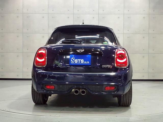 ＭＩＮＩ クーパーＳ　セブン　特別仕様車　シルバールーフ・ストライプ　純正ナビ　フルセグＴＶ　バックカメラ　ハーフレザーシート　純正ＡＷ　ＬＥＤヘッドライト　革巻きステア　オートクルーズ　スマートキー　スペアキー　ミラー内装ＥＴＣ（17枚目）