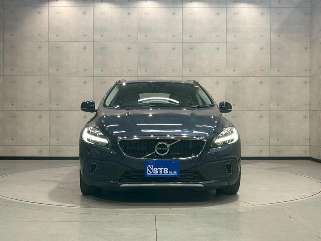 Ｖ４０ クロスカントリー　Ｔ５　ＡＷＤ　タックエディション　純正ナビ　Ｂｌｕｅｔｏｏｔｈ　リアカメラ　ＬＥＤヘッドライト　純正１８インチＡＷ　メモリ付パワーシート　シートヒーター　ステアスイッチ　レーダークルーズ　障害物センサー　ドラレコ　スマートキー　ＥＴＣ（8枚目）