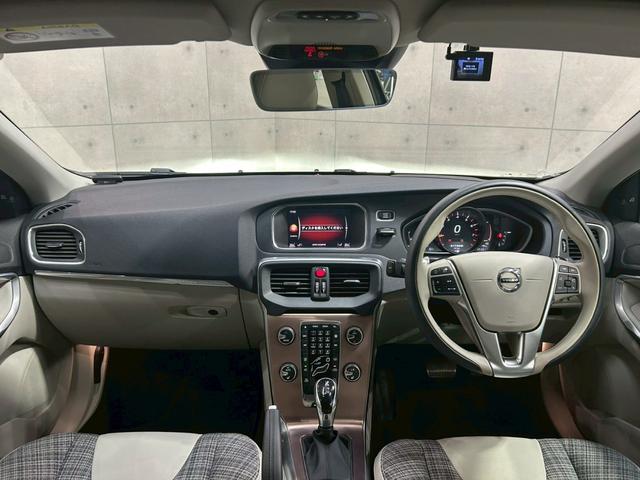 Ｖ４０ クロスカントリー　Ｔ５　ＡＷＤ　タックエディション　純正ナビ　Ｂｌｕｅｔｏｏｔｈ　リアカメラ　ＬＥＤヘッドライト　純正１８インチＡＷ　メモリ付パワーシート　シートヒーター　ステアスイッチ　レーダークルーズ　障害物センサー　ドラレコ　スマートキー　ＥＴＣ（23枚目）