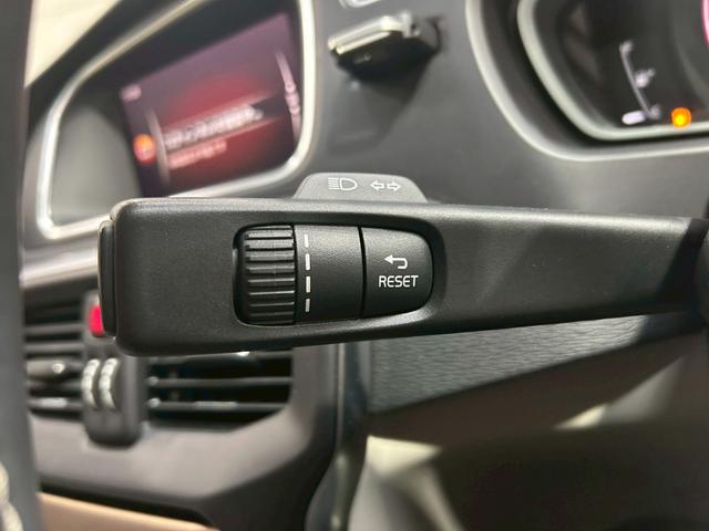Ｖ４０ クロスカントリー　Ｔ５　ＡＷＤ　タックエディション　純正ナビ　Ｂｌｕｅｔｏｏｔｈ　リアカメラ　ＬＥＤヘッドライト　純正１８インチＡＷ　メモリ付パワーシート　シートヒーター　ステアスイッチ　レーダークルーズ　障害物センサー　ドラレコ　スマートキー　ＥＴＣ（29枚目）