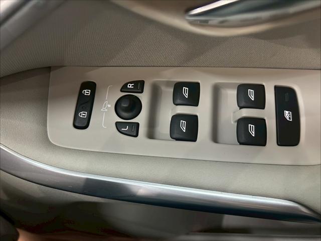 Ｖ４０ クロスカントリー　Ｔ５　ＡＷＤ　タックエディション　純正ナビ　Ｂｌｕｅｔｏｏｔｈ　リアカメラ　ＬＥＤヘッドライト　純正１８インチＡＷ　メモリ付パワーシート　シートヒーター　ステアスイッチ　レーダークルーズ　障害物センサー　ドラレコ　スマートキー　ＥＴＣ（33枚目）