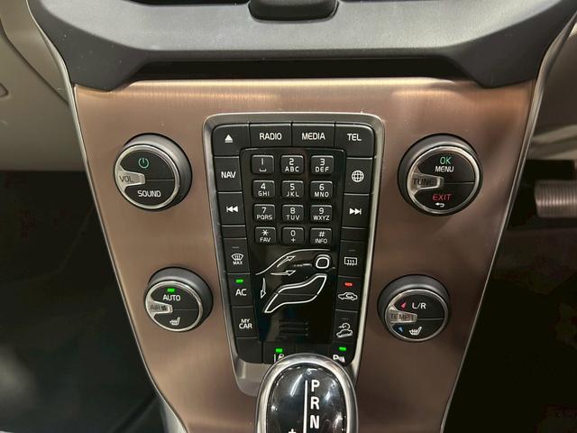 Ｖ４０ クロスカントリー　Ｔ５　ＡＷＤ　タックエディション　純正ナビ　Ｂｌｕｅｔｏｏｔｈ　リアカメラ　ＬＥＤヘッドライト　純正１８インチＡＷ　メモリ付パワーシート　シートヒーター　ステアスイッチ　レーダークルーズ　障害物センサー　ドラレコ　スマートキー　ＥＴＣ（37枚目）