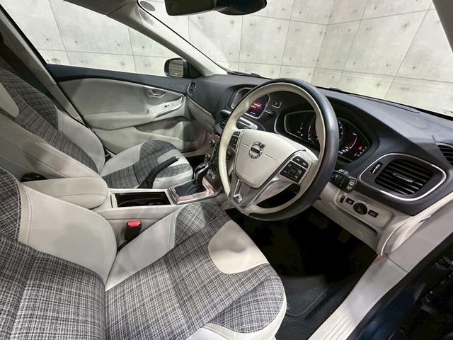 Ｖ４０ クロスカントリー　Ｔ５　ＡＷＤ　タックエディション　純正ナビ　Ｂｌｕｅｔｏｏｔｈ　リアカメラ　ＬＥＤヘッドライト　純正１８インチＡＷ　メモリ付パワーシート　シートヒーター　ステアスイッチ　レーダークルーズ　障害物センサー　ドラレコ　スマートキー　ＥＴＣ（42枚目）
