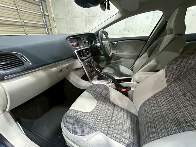 Ｖ４０ クロスカントリー　Ｔ５　ＡＷＤ　タックエディション　純正ナビ　Ｂｌｕｅｔｏｏｔｈ　リアカメラ　ＬＥＤヘッドライト　純正１８インチＡＷ　メモリ付パワーシート　シートヒーター　ステアスイッチ　レーダークルーズ　障害物センサー　ドラレコ　スマートキー　ＥＴＣ（45枚目）
