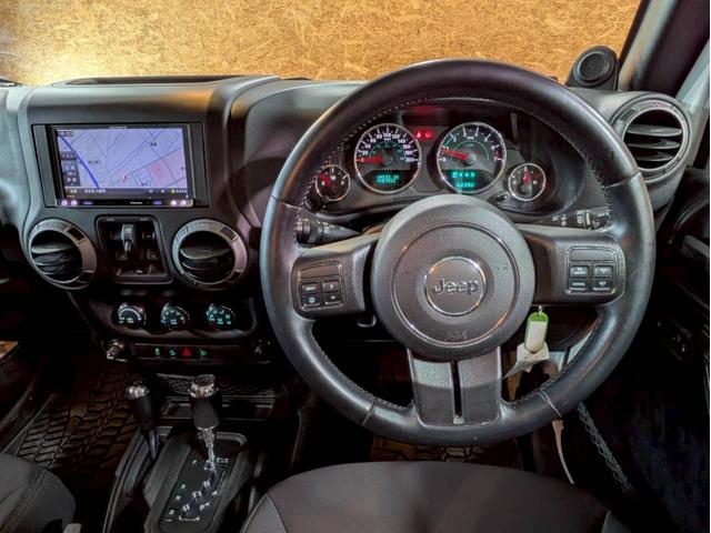 ジープ・ラングラーアンリミテッド スポーツ 社外ナビ フルセグTV Bluetooth バックカメラ 17インチAW・A/Tタイヤ サイドステップ 背面タイヤ フォグランプ ステアスイッチ オートクルーズ リモコンキー スペアキー ETC車載器(27枚目)