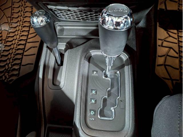 ジープ・ラングラーアンリミテッド スポーツ 社外ナビ フルセグTV Bluetooth バックカメラ 17インチAW・A/Tタイヤ サイドステップ 背面タイヤ フォグランプ ステアスイッチ オートクルーズ リモコンキー スペアキー ETC車載器(41枚目)