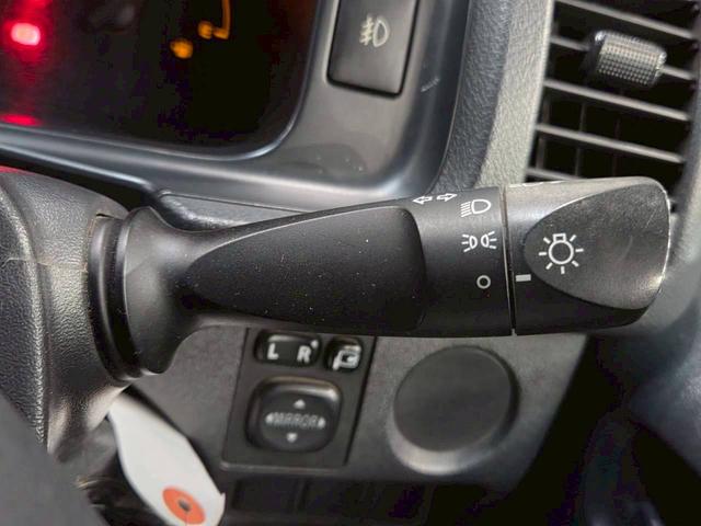 レジアスエースバン スーパーロングＤＸ　ＧＬパック　ユーザー様直接仕入　社外ナビ　フルセグＴＶ　Ｂｌｕｅｔｏｏｔｈ　ミラー型バックモニター・自動防眩機能　ＬＥＤヘッドライト　フォグ　シートカバー　リアヒーター　電格ドアミラー　リモコンキー　ＥＴＣ車載器（32枚目）