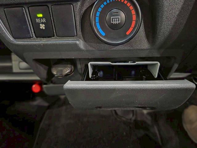 レジアスエースバン スーパーロングＤＸ　ＧＬパック　ユーザー様直接仕入　社外ナビ　フルセグＴＶ　Ｂｌｕｅｔｏｏｔｈ　ミラー型バックモニター・自動防眩機能　ＬＥＤヘッドライト　フォグ　シートカバー　リアヒーター　電格ドアミラー　リモコンキー　ＥＴＣ車載器（41枚目）