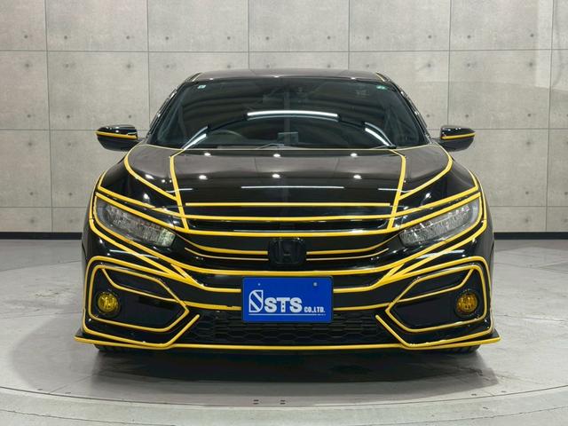 シビック ハッチバック ホンダセンシング イエローエッヂライン HKSマフラー 社外テールランプ 純正ナビ フルセグTV バックカメラ アームレストカーボン調 シートカバー シートヒーター ステアスイッチ レーダー探知機 スマートキー ETC(7枚目)