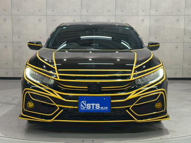 シビック ハッチバック ホンダセンシング イエローエッヂライン HKSマフラー 社外テールランプ 純正ナビ フルセグTV バックカメラ アームレストカーボン調 シートカバー シートヒーター ステアスイッチ レーダー探知機 スマートキー ETC(8枚目)