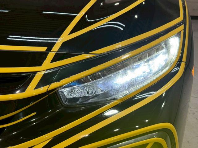 シビック ハッチバック ホンダセンシング イエローエッヂライン HKSマフラー 社外テールランプ 純正ナビ フルセグTV バックカメラ アームレストカーボン調 シートカバー シートヒーター ステアスイッチ レーダー探知機 スマートキー ETC(11枚目)