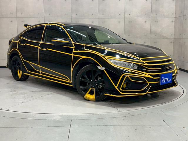 シビック ハッチバック ホンダセンシング イエローエッヂライン HKSマフラー 社外テールランプ 純正ナビ フルセグTV バックカメラ アームレストカーボン調 シートカバー シートヒーター ステアスイッチ レーダー探知機 スマートキー ETC(12枚目)