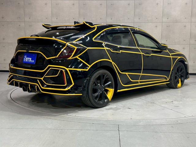 シビック ハッチバック ホンダセンシング イエローエッヂライン HKSマフラー 社外テールランプ 純正ナビ フルセグTV バックカメラ アームレストカーボン調 シートカバー シートヒーター ステアスイッチ レーダー探知機 スマートキー ETC(14枚目)