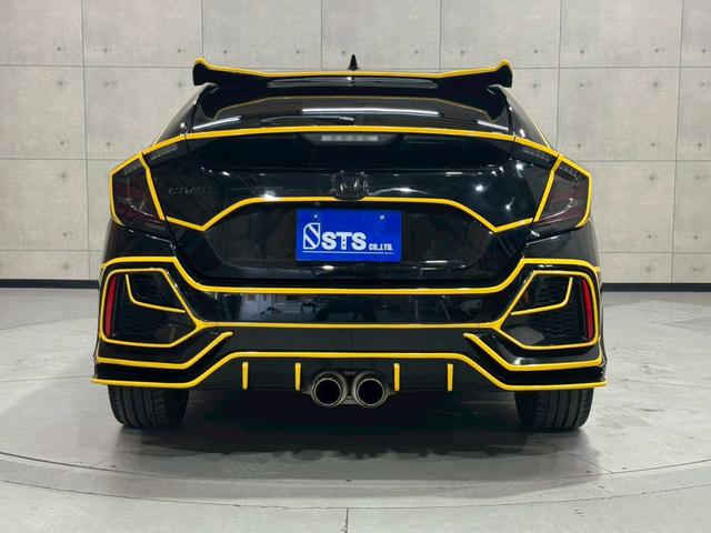 シビック ハッチバック ホンダセンシング イエローエッヂライン HKSマフラー 社外テールランプ 純正ナビ フルセグTV バックカメラ アームレストカーボン調 シートカバー シートヒーター ステアスイッチ レーダー探知機 スマートキー ETC(15枚目)