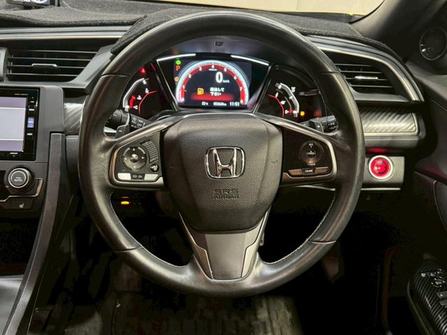 シビック ハッチバック ホンダセンシング イエローエッヂライン HKSマフラー 社外テールランプ 純正ナビ フルセグTV バックカメラ アームレストカーボン調 シートカバー シートヒーター ステアスイッチ レーダー探知機 スマートキー ETC(35枚目)