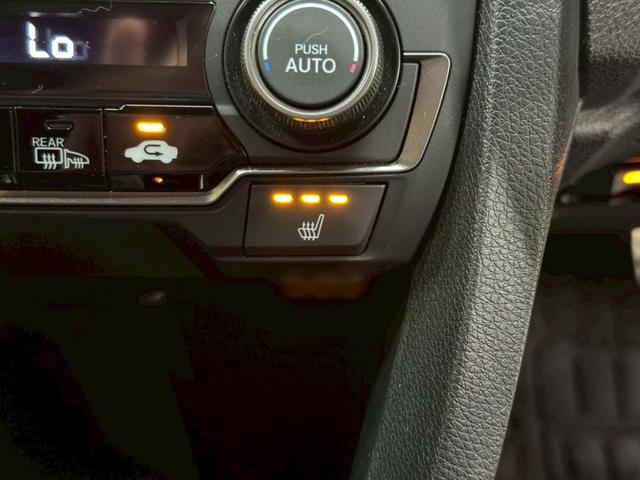 シビック ハッチバック ホンダセンシング イエローエッヂライン HKSマフラー 社外テールランプ 純正ナビ フルセグTV バックカメラ アームレストカーボン調 シートカバー シートヒーター ステアスイッチ レーダー探知機 スマートキー ETC(45枚目)