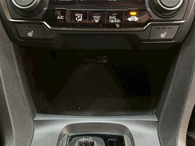 シビック ハッチバック ホンダセンシング イエローエッヂライン HKSマフラー 社外テールランプ 純正ナビ フルセグTV バックカメラ アームレストカーボン調 シートカバー シートヒーター ステアスイッチ レーダー探知機 スマートキー ETC(46枚目)