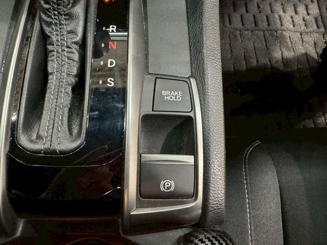 シビック ハッチバック ホンダセンシング イエローエッヂライン HKSマフラー 社外テールランプ 純正ナビ フルセグTV バックカメラ アームレストカーボン調 シートカバー シートヒーター ステアスイッチ レーダー探知機 スマートキー ETC(48枚目)