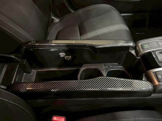 シビック ハッチバック ホンダセンシング イエローエッヂライン HKSマフラー 社外テールランプ 純正ナビ フルセグTV バックカメラ アームレストカーボン調 シートカバー シートヒーター ステアスイッチ レーダー探知機 スマートキー ETC(50枚目)