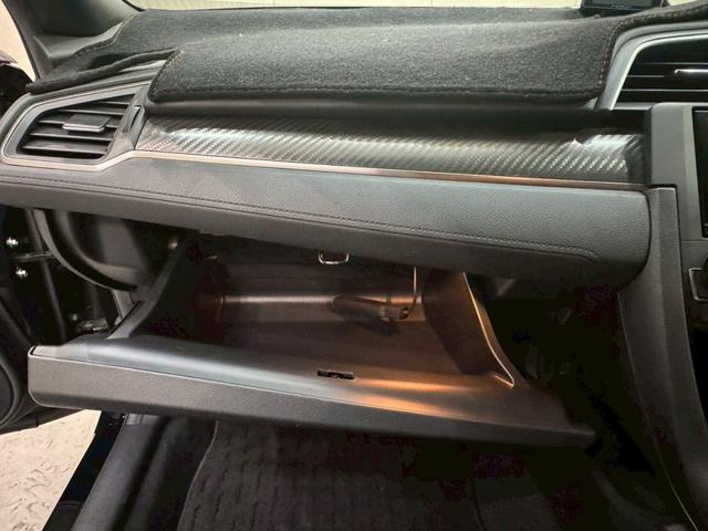 シビック ハッチバック ホンダセンシング イエローエッヂライン HKSマフラー 社外テールランプ 純正ナビ フルセグTV バックカメラ アームレストカーボン調 シートカバー シートヒーター ステアスイッチ レーダー探知機 スマートキー ETC(51枚目)