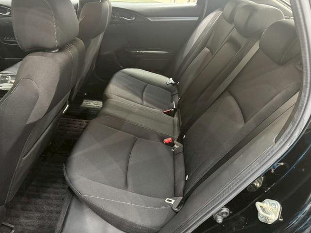 シビック ハッチバック ホンダセンシング イエローエッヂライン HKSマフラー 社外テールランプ 純正ナビ フルセグTV バックカメラ アームレストカーボン調 シートカバー シートヒーター ステアスイッチ レーダー探知機 スマートキー ETC(63枚目)