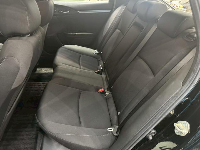 シビック ハッチバック ホンダセンシング イエローエッヂライン HKSマフラー 社外テールランプ 純正ナビ フルセグTV バックカメラ アームレストカーボン調 シートカバー シートヒーター ステアスイッチ レーダー探知機 スマートキー ETC(64枚目)