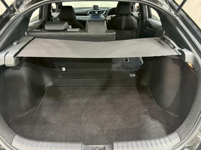 シビック ハッチバック ホンダセンシング イエローエッヂライン HKSマフラー 社外テールランプ 純正ナビ フルセグTV バックカメラ アームレストカーボン調 シートカバー シートヒーター ステアスイッチ レーダー探知機 スマートキー ETC(66枚目)