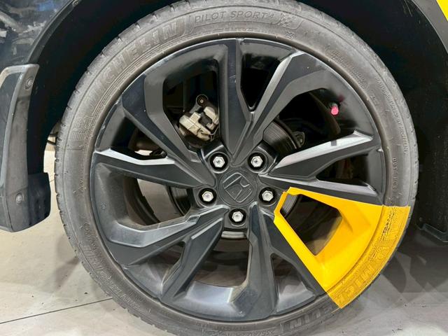 シビック ハッチバック ホンダセンシング イエローエッヂライン HKSマフラー 社外テールランプ 純正ナビ フルセグTV バックカメラ アームレストカーボン調 シートカバー シートヒーター ステアスイッチ レーダー探知機 スマートキー ETC(69枚目)