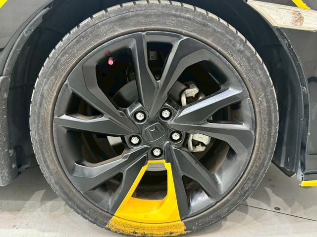 シビック ハッチバック ホンダセンシング イエローエッヂライン HKSマフラー 社外テールランプ 純正ナビ フルセグTV バックカメラ アームレストカーボン調 シートカバー シートヒーター ステアスイッチ レーダー探知機 スマートキー ETC(72枚目)