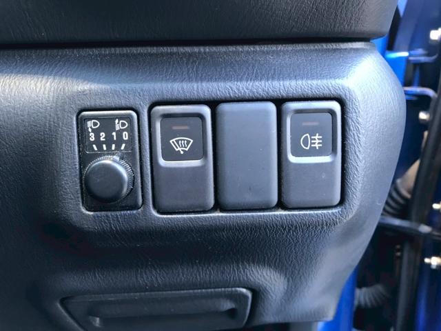 インプレッサ WRX 2004 Vリミテッド STIフロントスポイラー・マフラー 大型リアスポイラー ボンネットダクト 社外HDDナビ HIDヘッドライト 17インチアルミ ステアスイッチ 4WD・ターボ M/Tモード リモコンキー ETC車載器(30枚目)