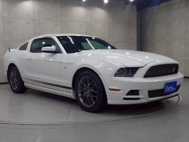 FORD MUSTANG V6 COUPE PREMIUM