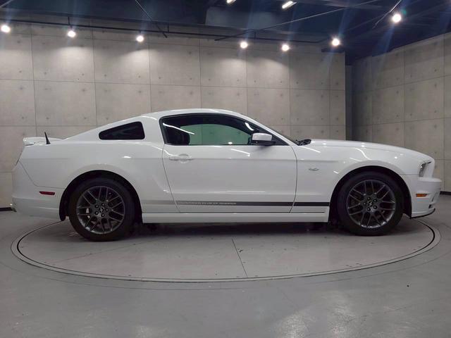 FORD MUSTANG V6 COUPE PREMIUM