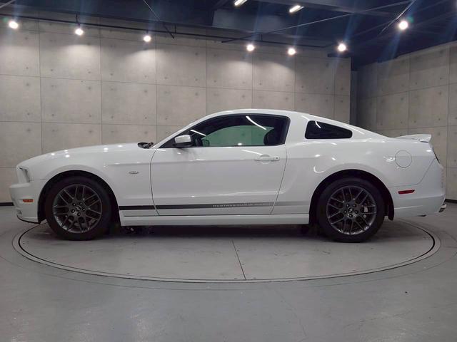 FORD MUSTANG V6 COUPE PREMIUM