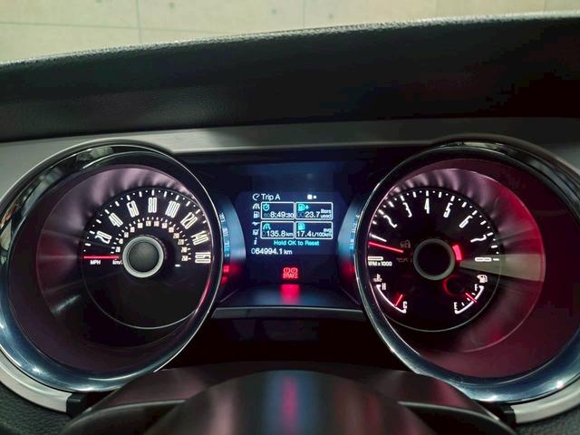 FORD MUSTANG V6 COUPE PREMIUM