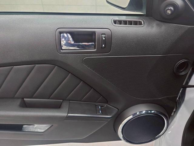 FORD MUSTANG V6 COUPE PREMIUM